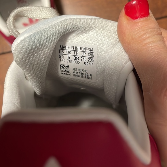 Girls/ Woman’s Adidas Stan Smith - Picture 3 of 4